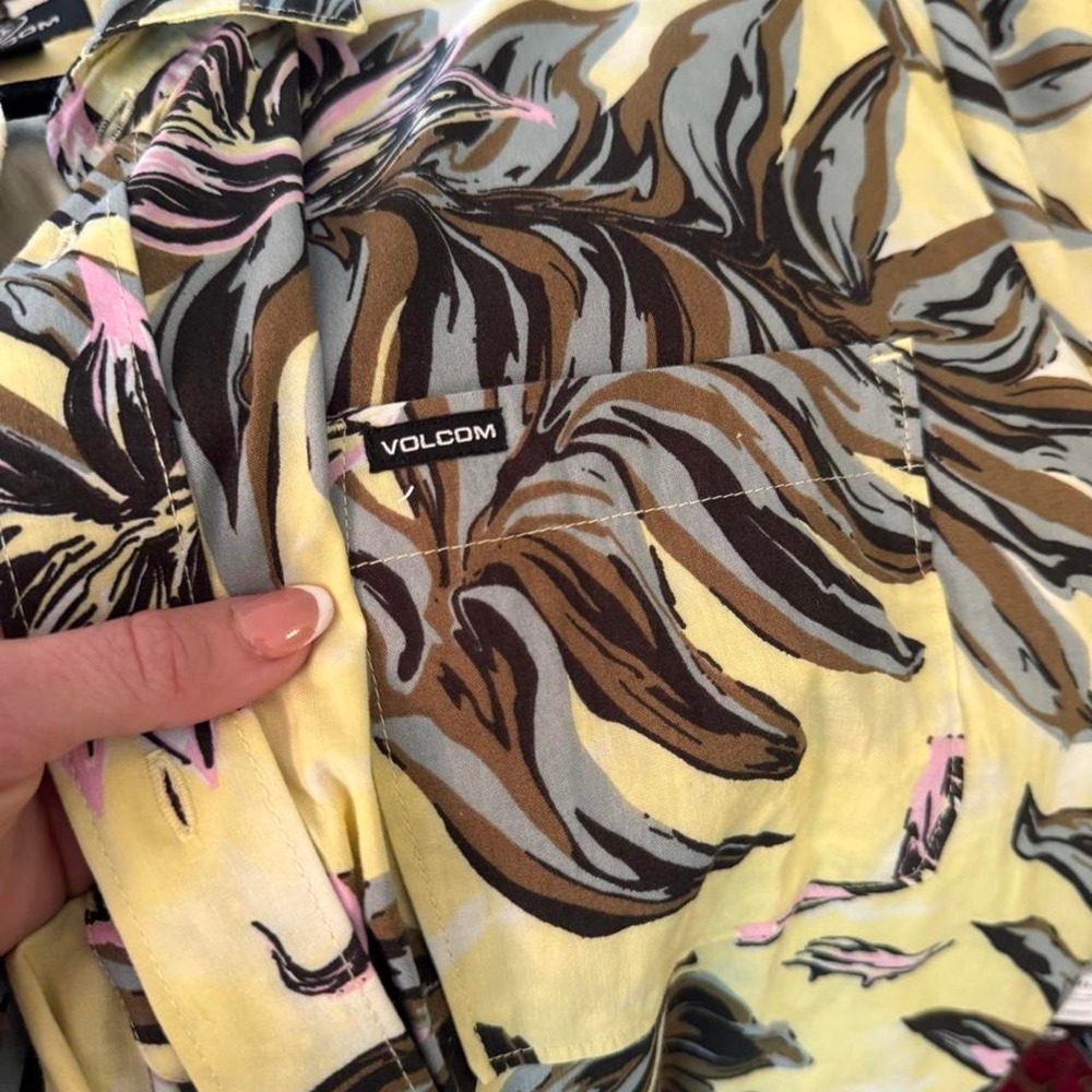 Volcom Button Down - Picture 7 of 8